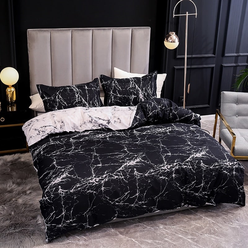 coté de la parure de lit imitation marbre noir et blanc réversible