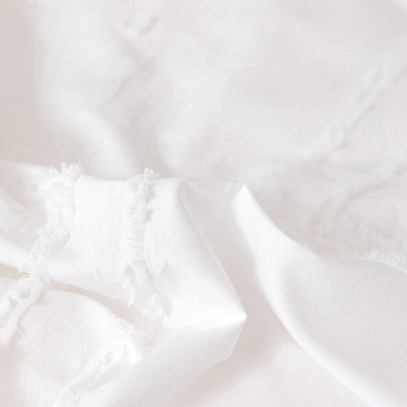 Parure de lit blanche à forme géométrique plissé tissu