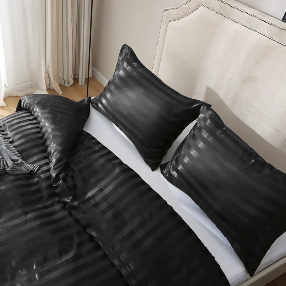 Parure de lit en satin noir à rayure avec taie oreillé