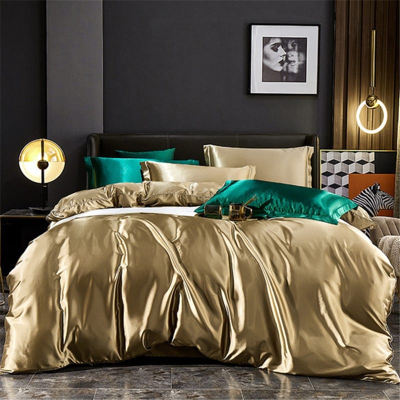 vue de face de la parure de lit doré de luxe en soie