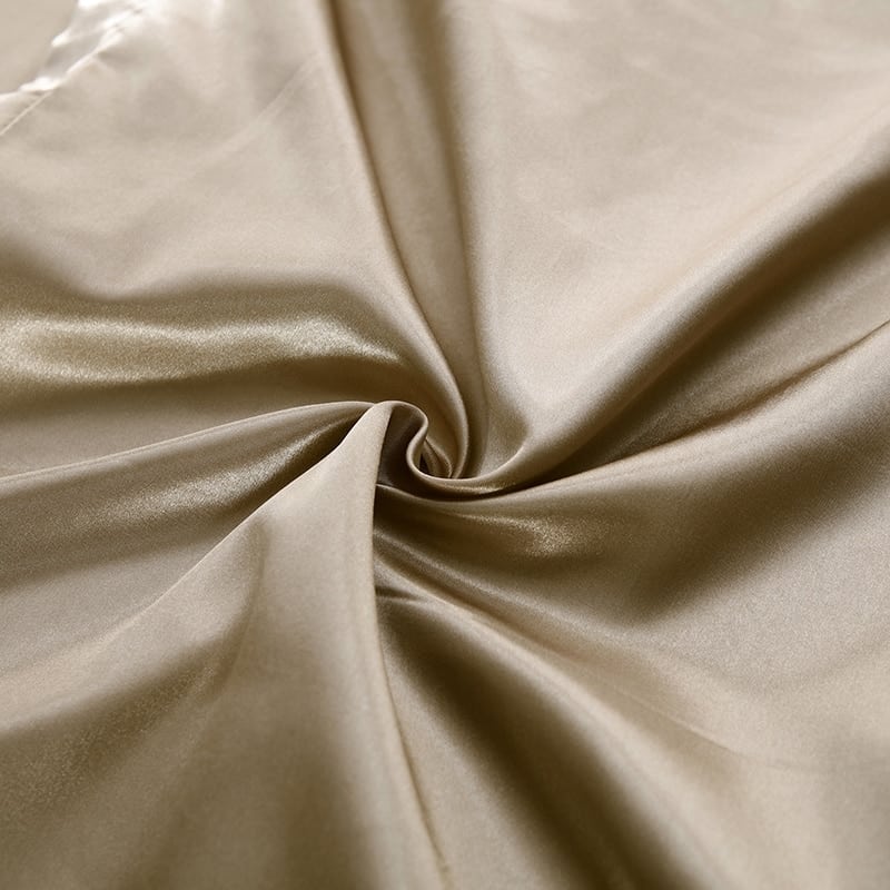 Parure de lit dorée en soie champagne